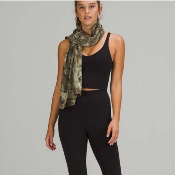 NWT Lululemon Customizable Snap Scarf - Picture 4 of 15